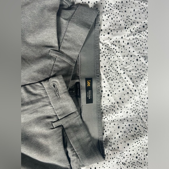 NWOT Lee Flex Motion Trousers in Ash Heather; Short - Picture 4 of 5